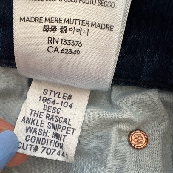 MOTHER Rascal Ankle Snippet in Mint Condition
Size 29 - Picture 11 of 11